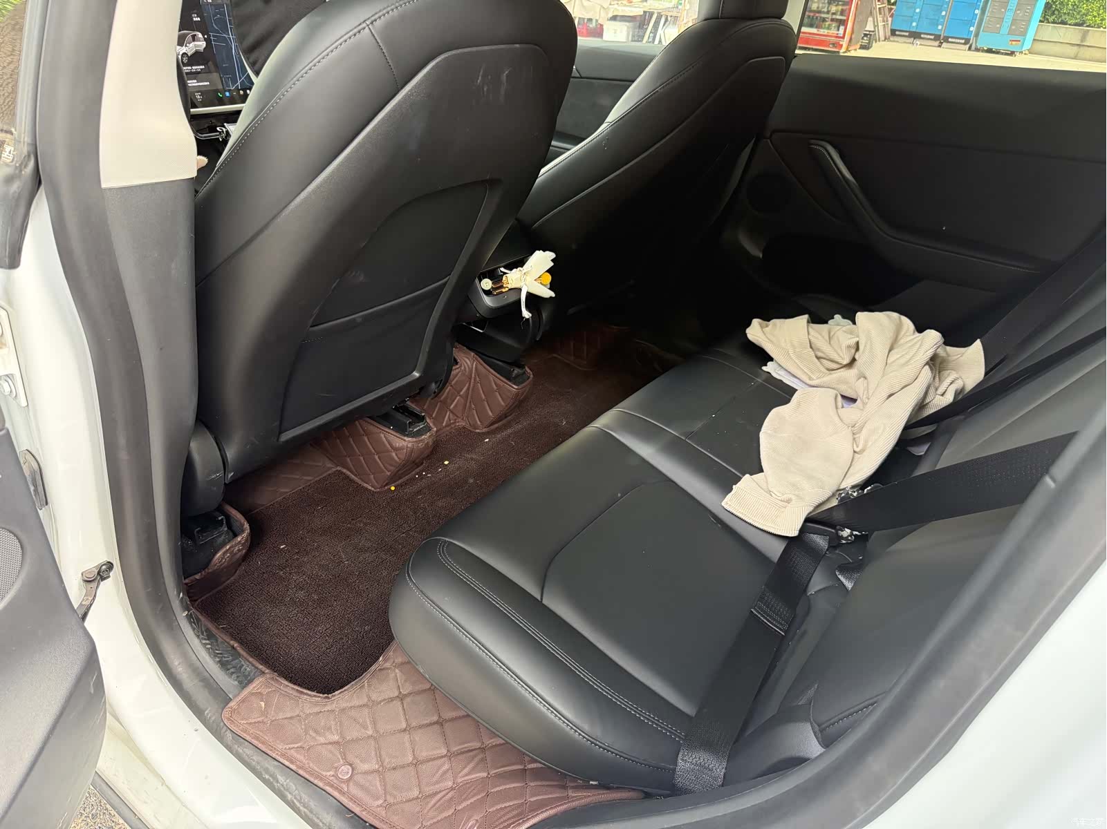 Tesla Model Y, 2021 все фото
