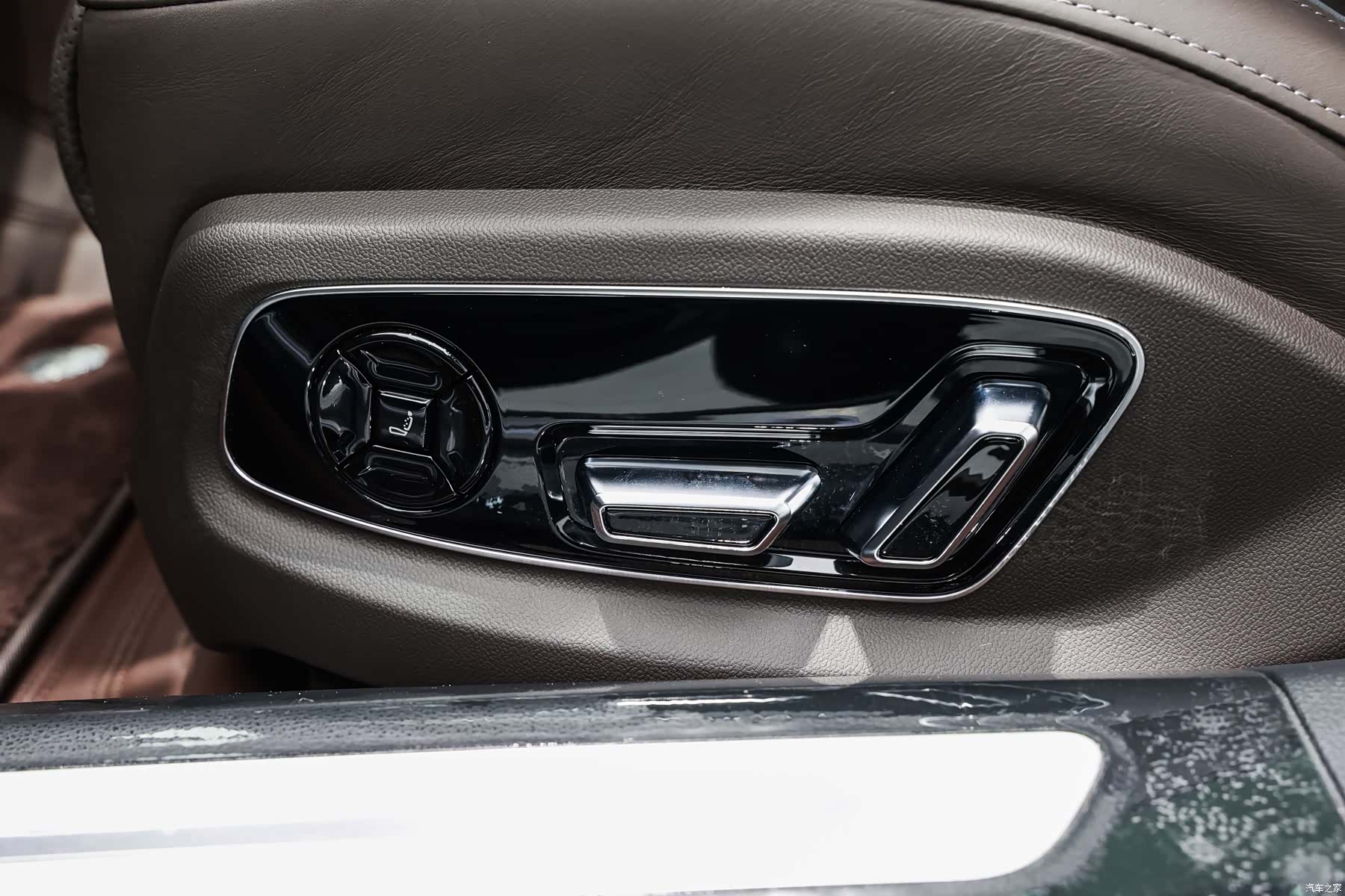 Audi A8L, 2025 23