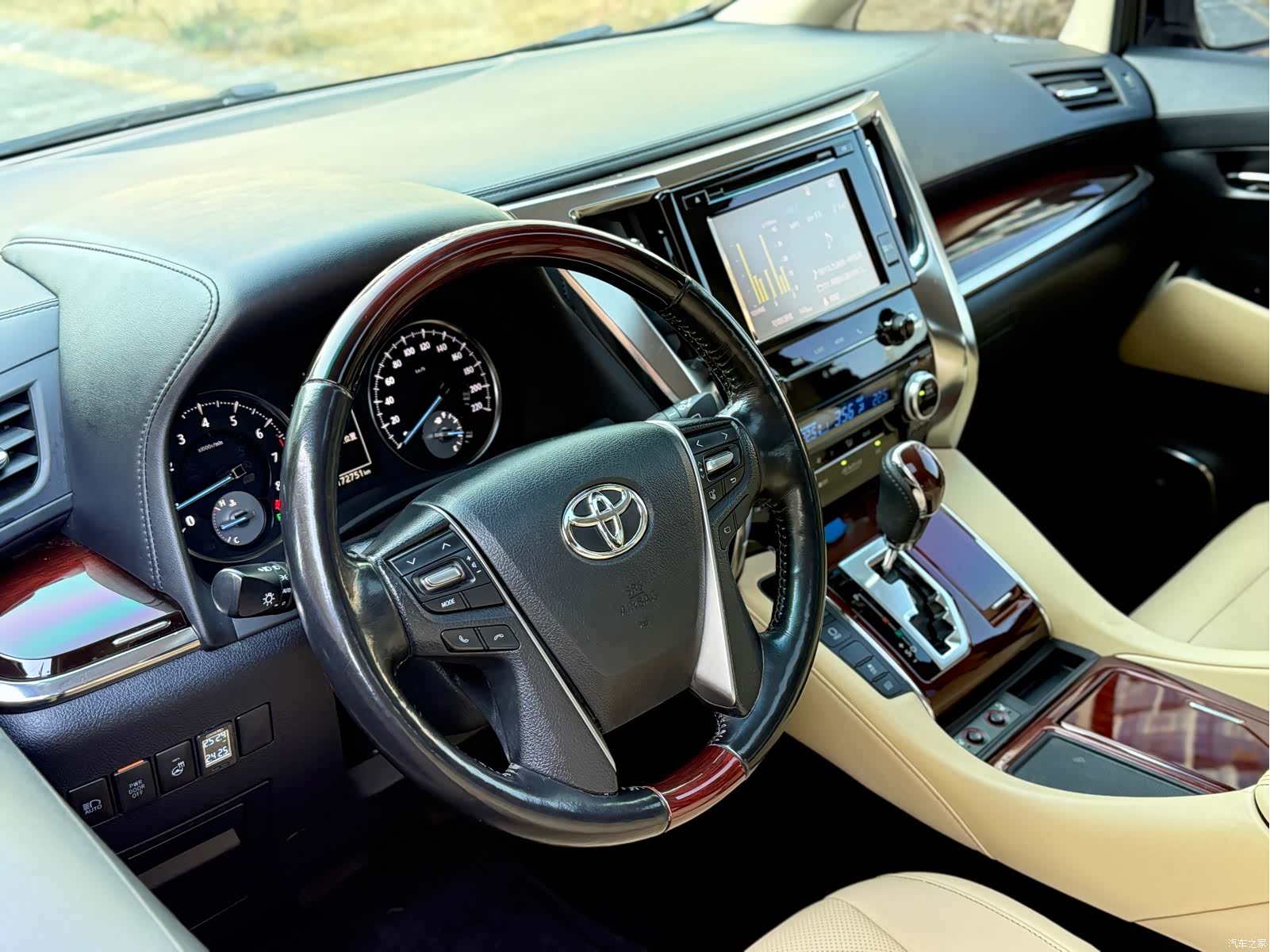 Toyota Alphard, 2017 16