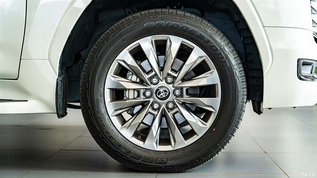 Toyota Land Cruiser, 2024 8