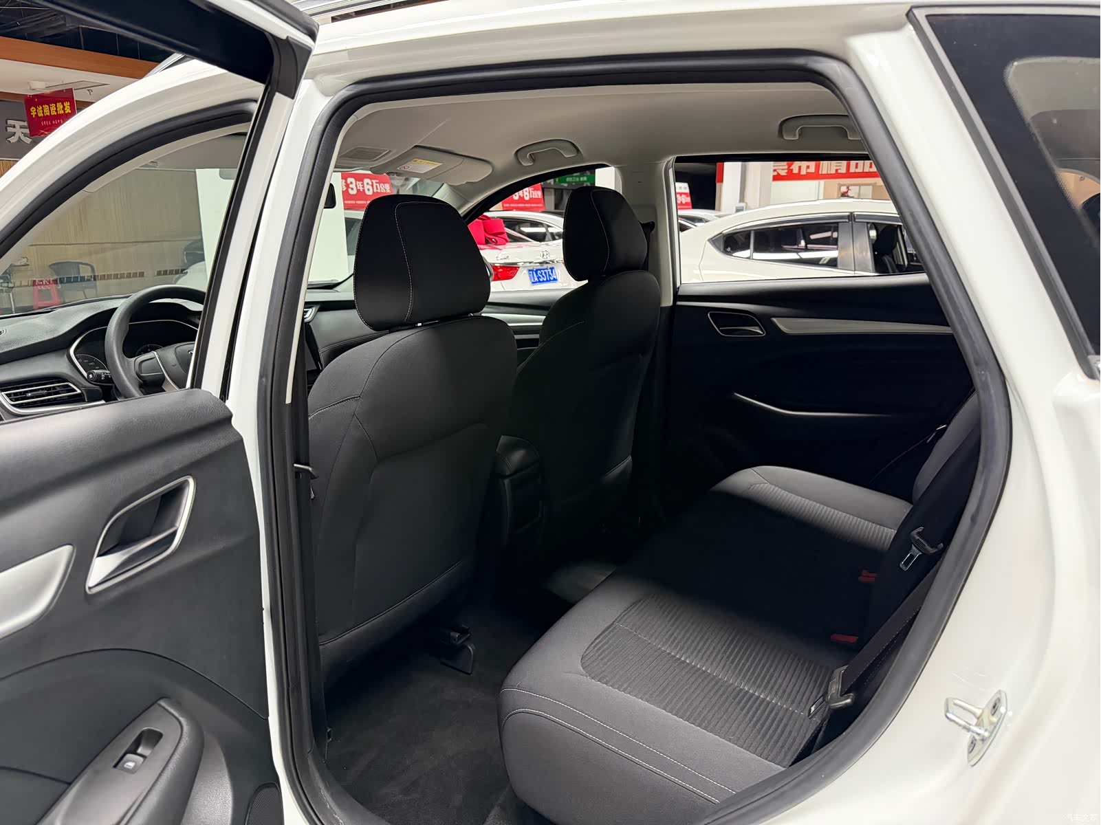 Roewe RX3, 2019 8