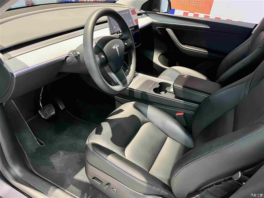 Tesla Model Y, 2024 4