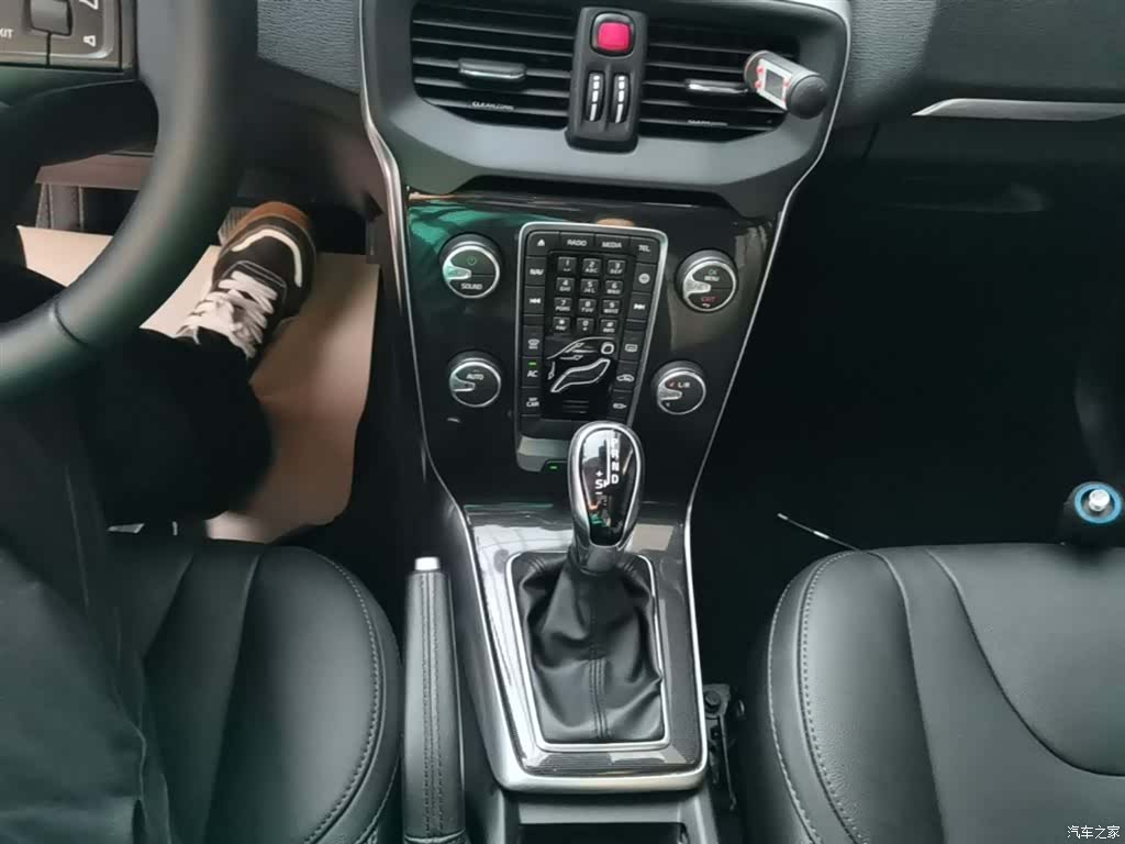 Volvo V40, 2019 14
