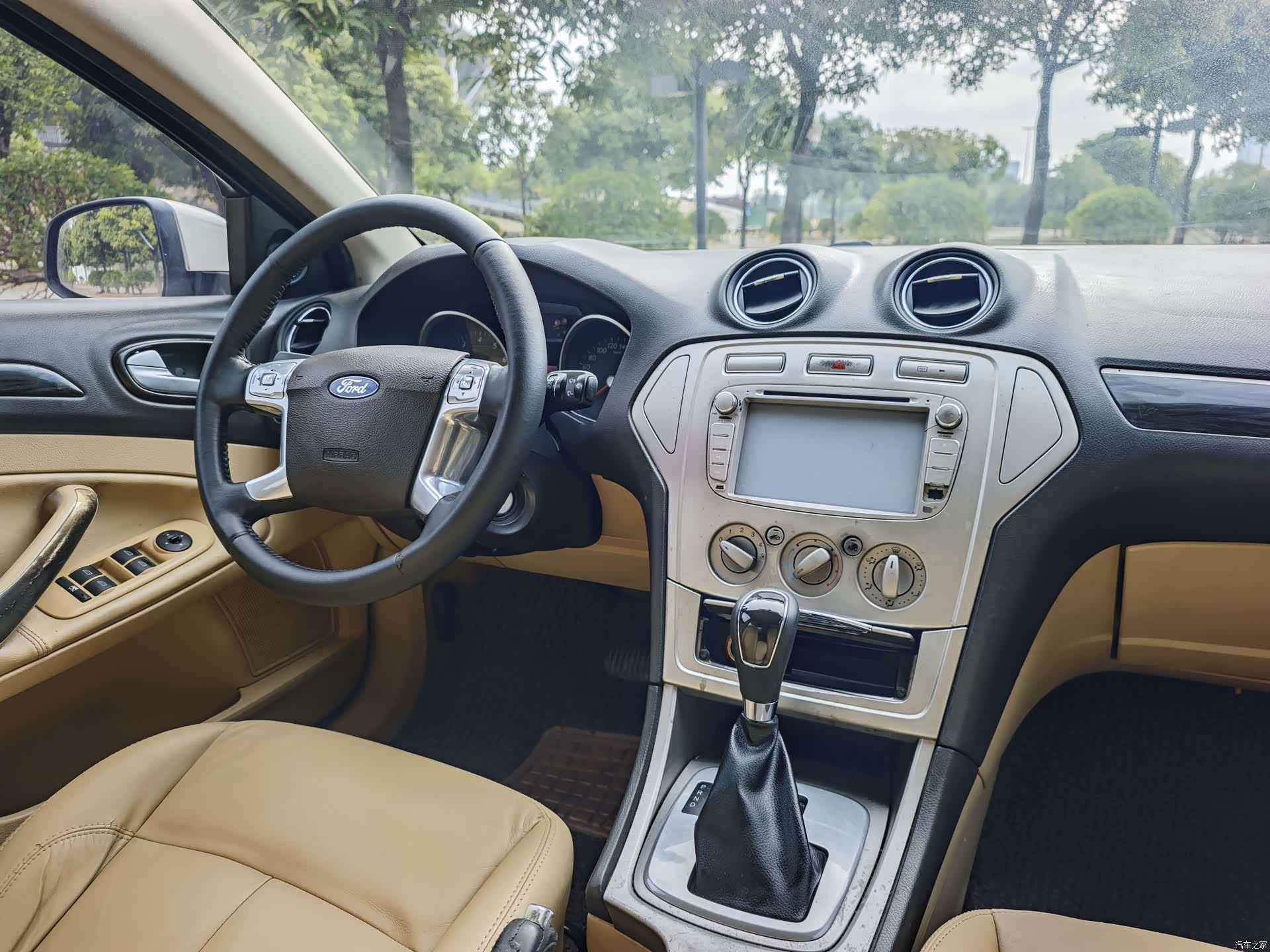 Ford Mondeo, 2011 18