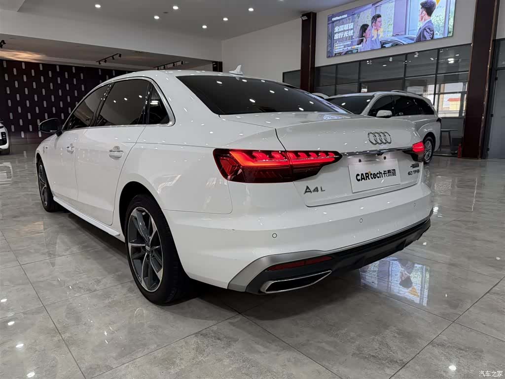 Audi A4L, 2022 все фото