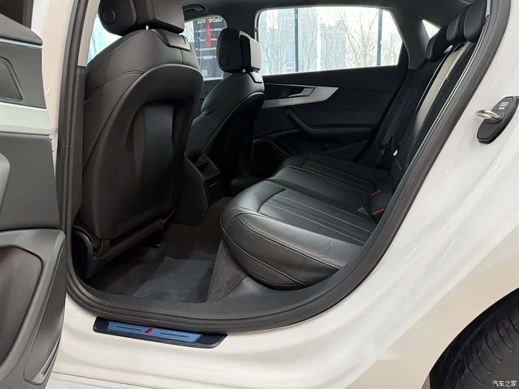 Audi A4L, 2022 8