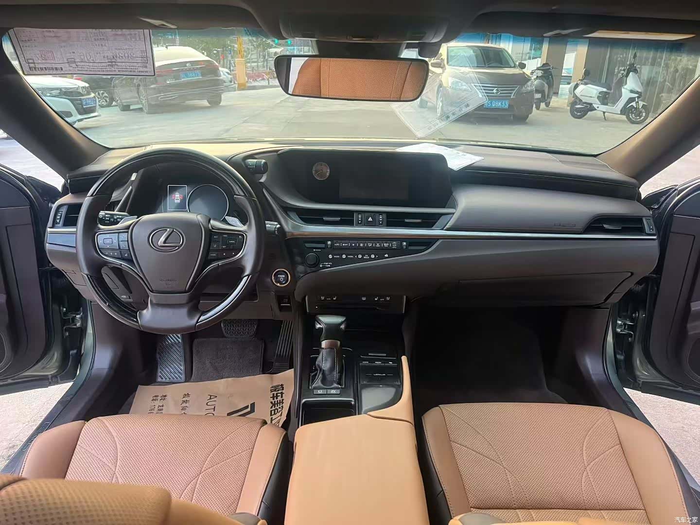 Lexus ES, 2018 все фото