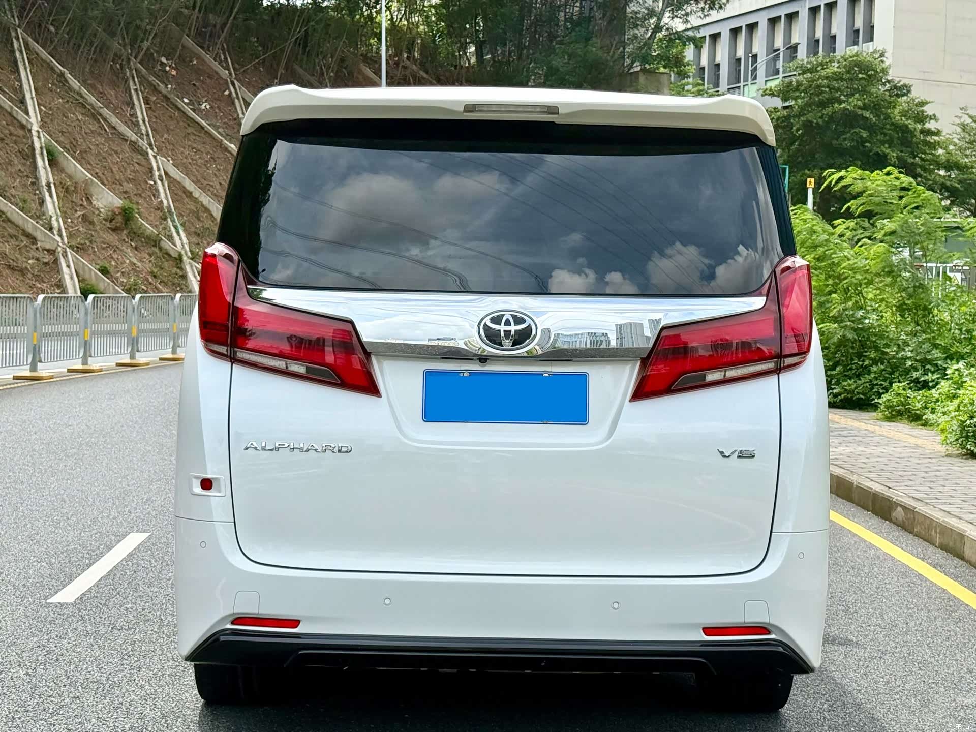 Toyota Alphard, 2019 13