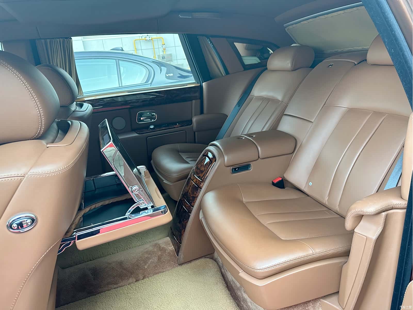 Rolls-Royce Phantom, 2016 16