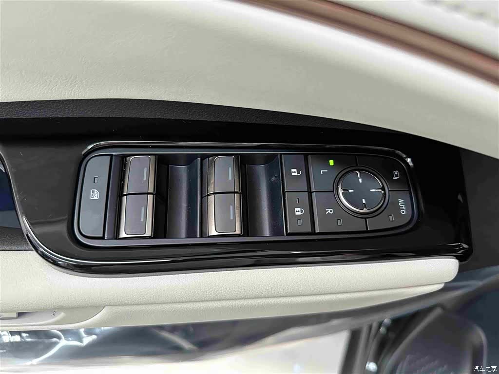 Lexus LM, 2026 21