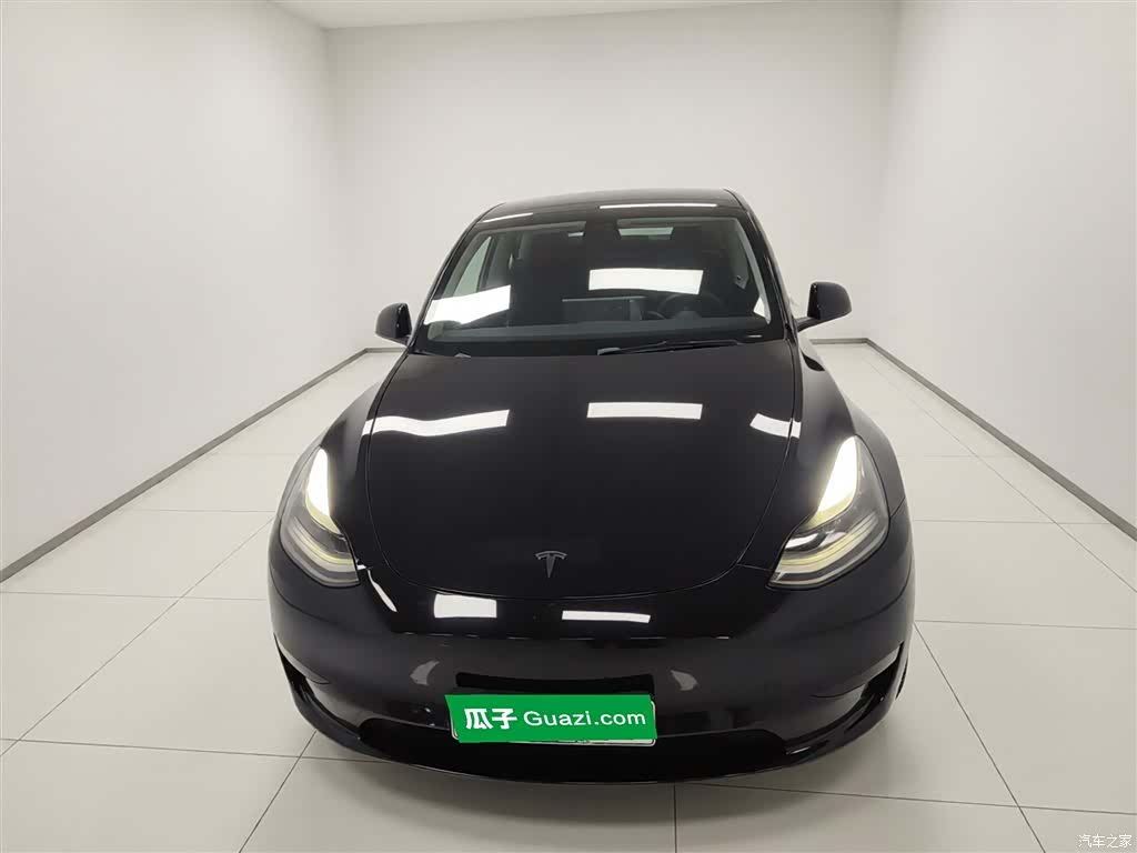 Tesla Model Y, 2022 3