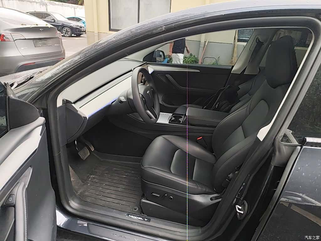 Tesla Model Y, 2024 16