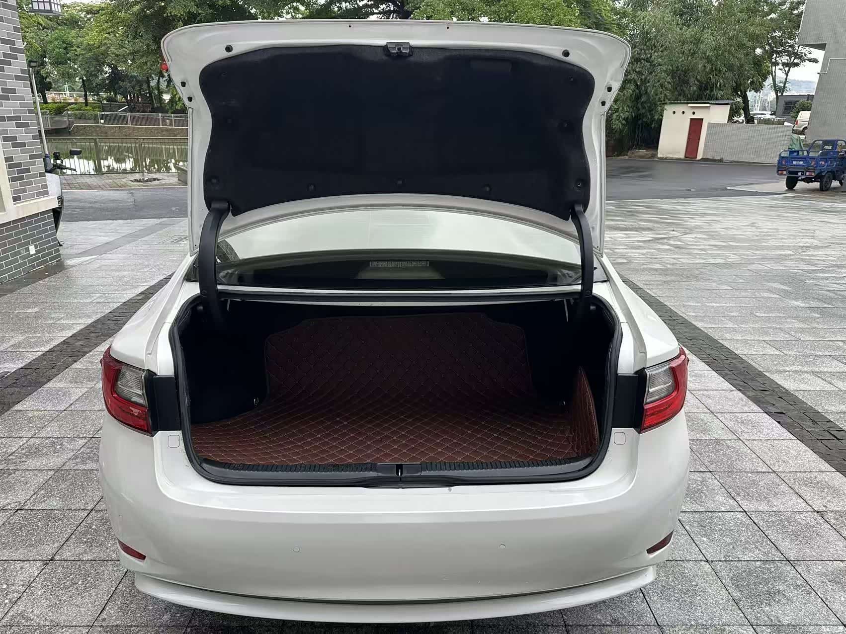 Lexus ES, 2016 17