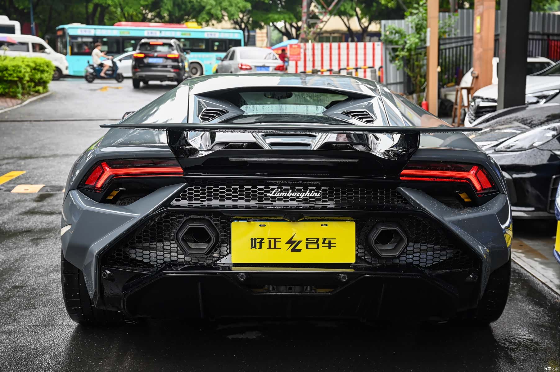 Lamborghini Huracán, 2016 все фото