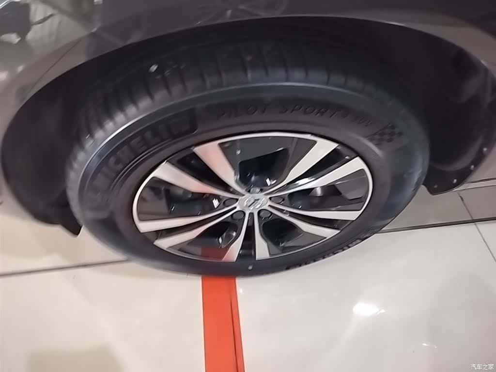 Volvo XC60, 2022 23