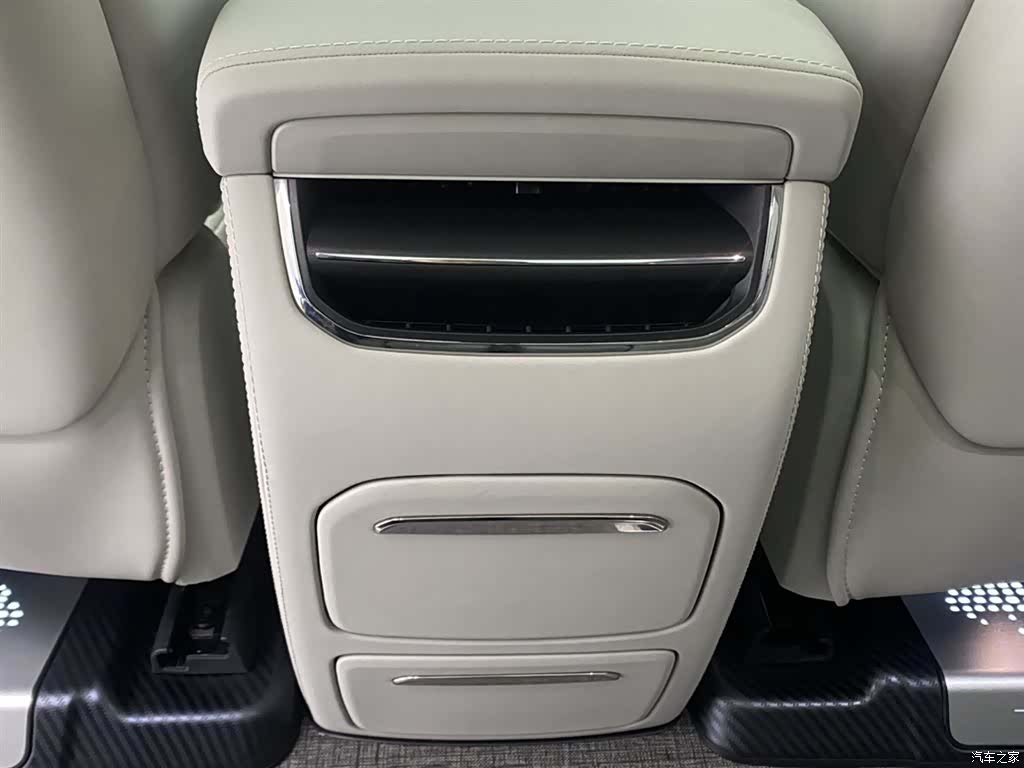 Volvo EM90, 2026 25