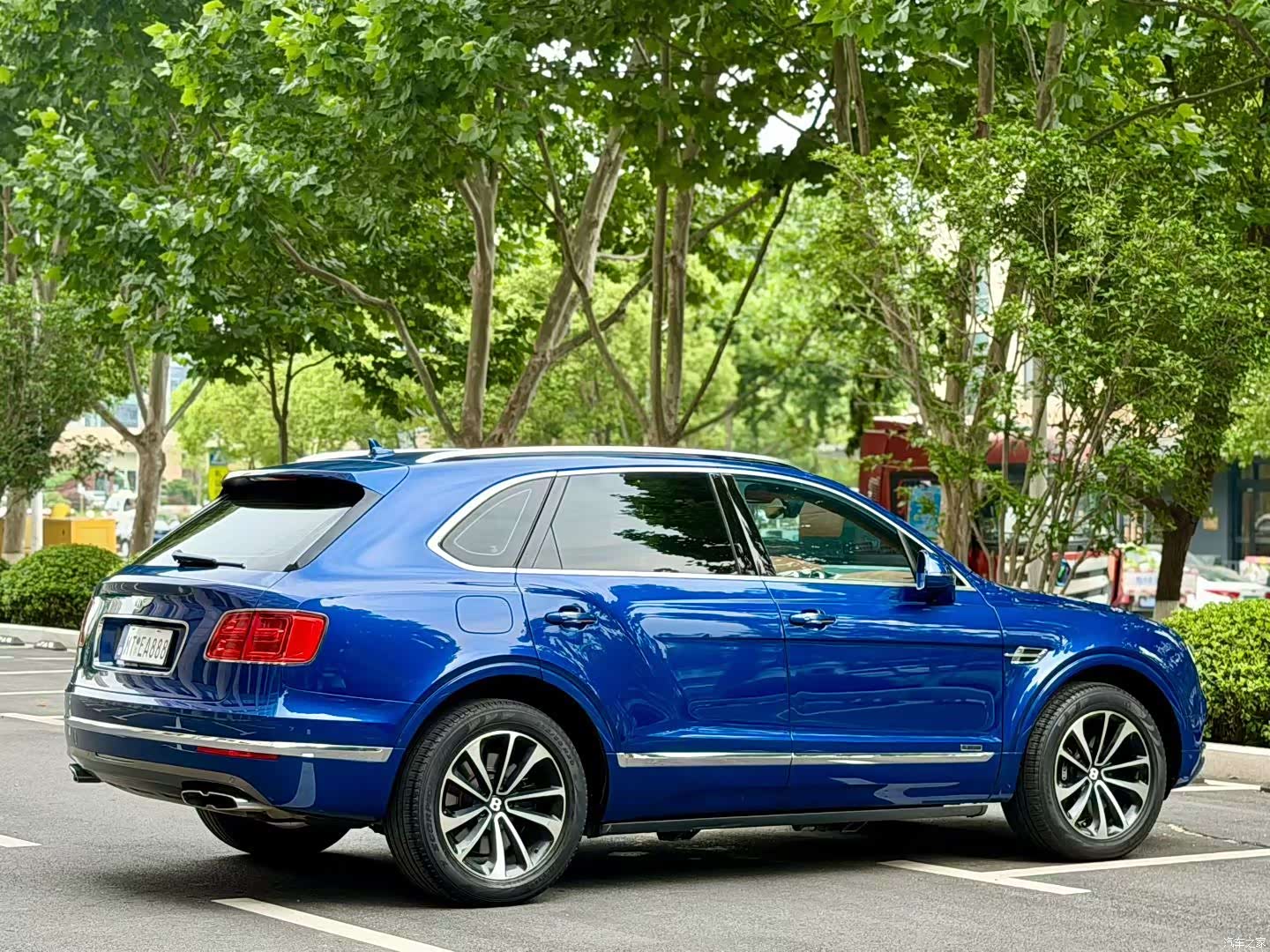 Bentley Bentayga, 2018 9