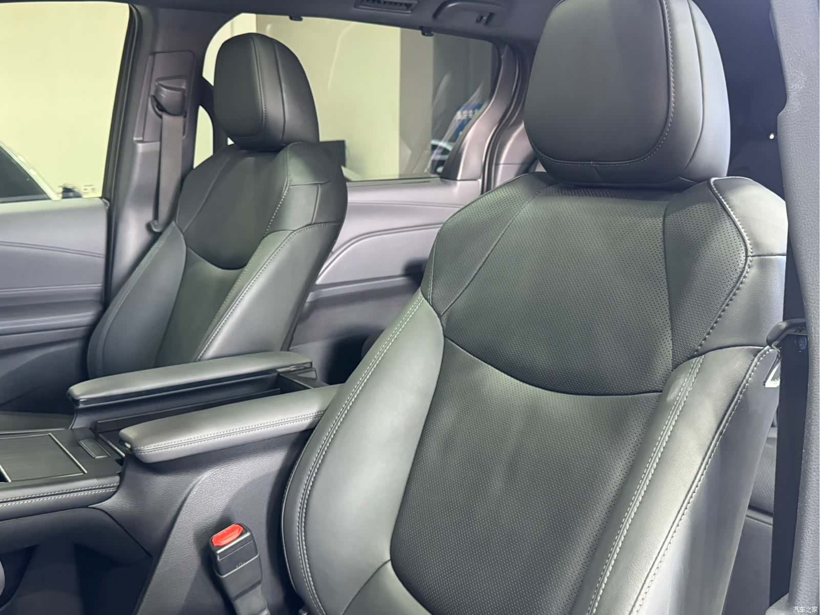Toyota Sienna, 2024 12