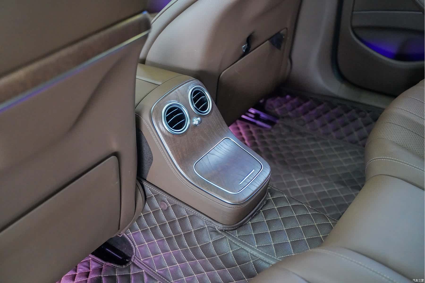 Mercedes-Benz E-Class, 2023 6