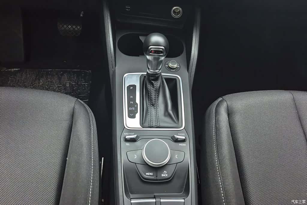 Audi Q2L, 2020 16