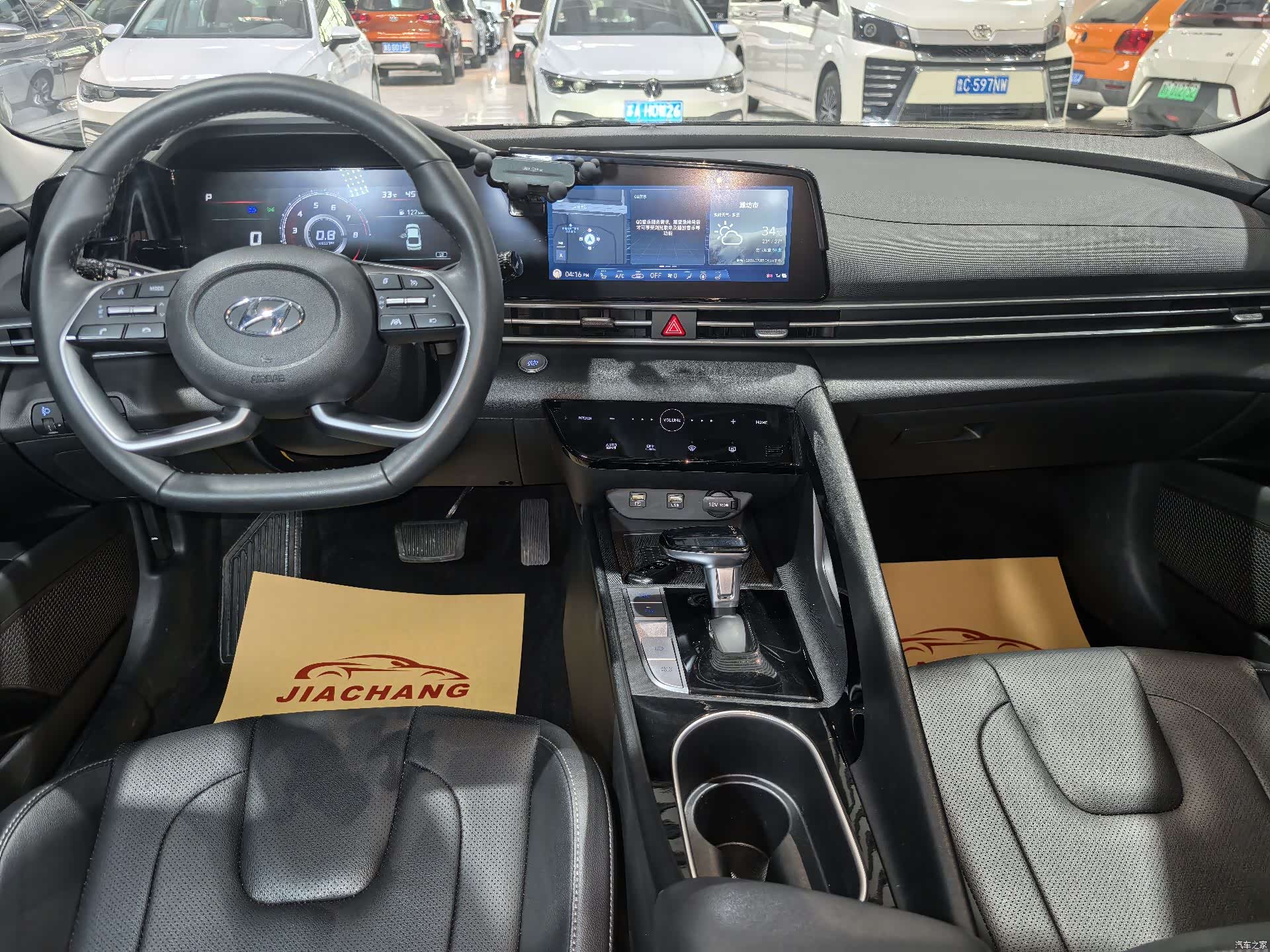Hyundai Elantra, 2023 все фото