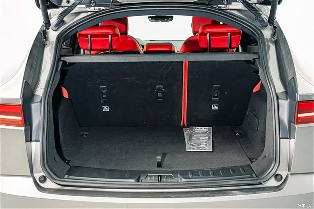 Land Rover E-PACE, 2023 23