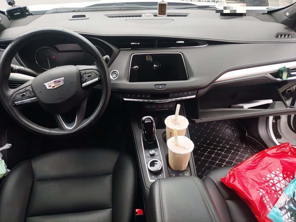 Cadillac XT4, 2022 10