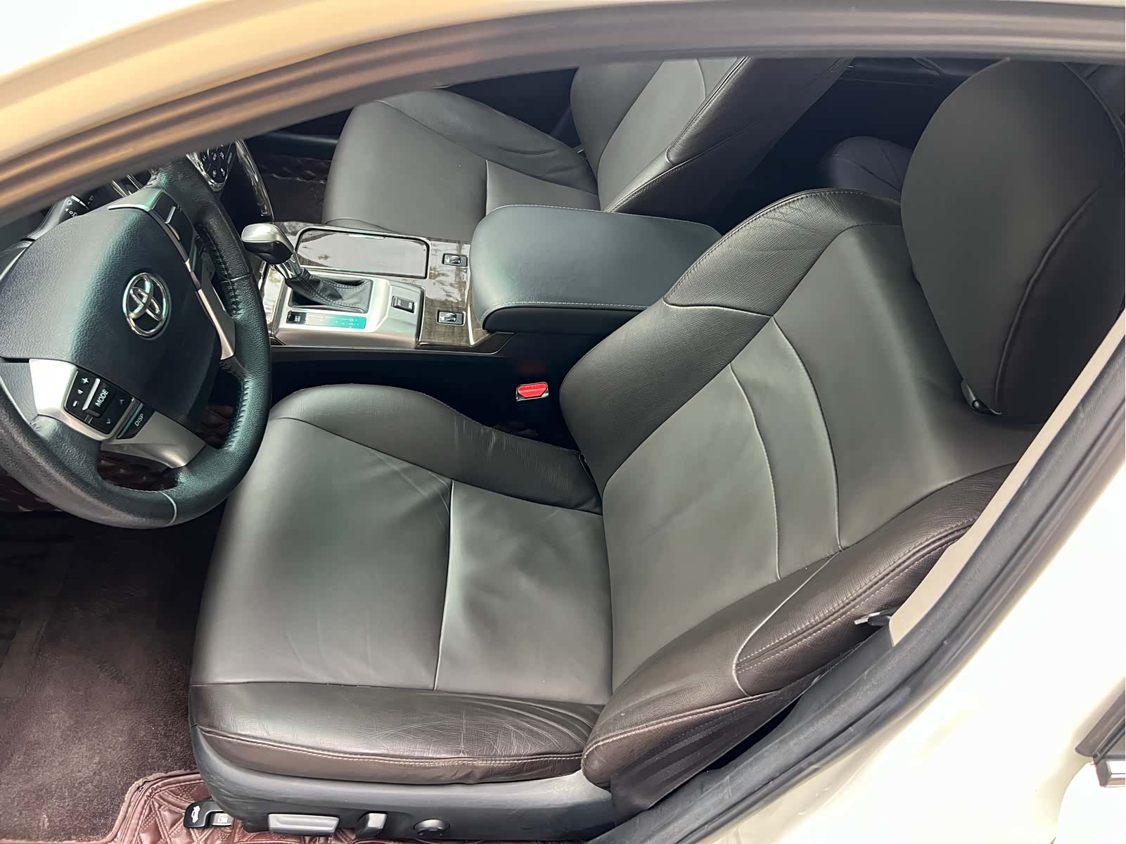 Toyota 2.5V, 2017 15