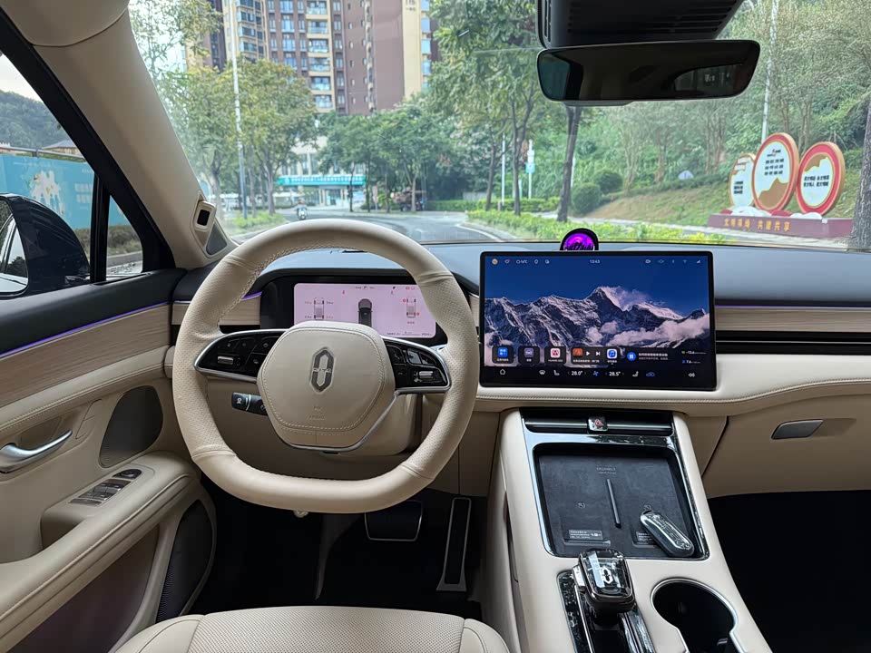 AITO Ask the world M5