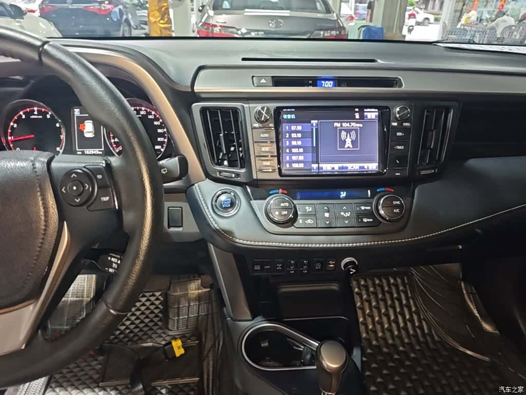 Toyota RAV4, 2017 13