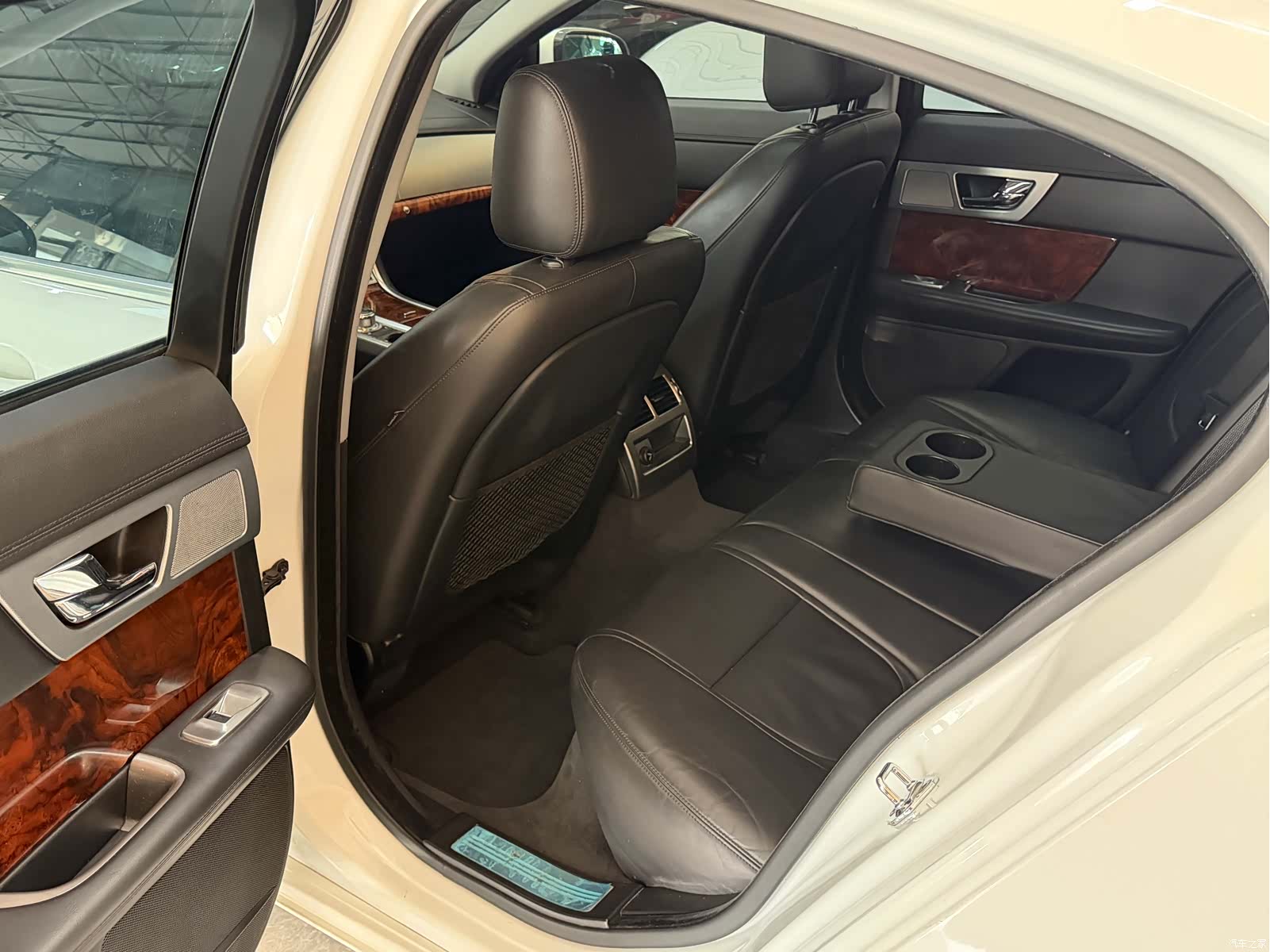 Jaguar XF, 2015 16