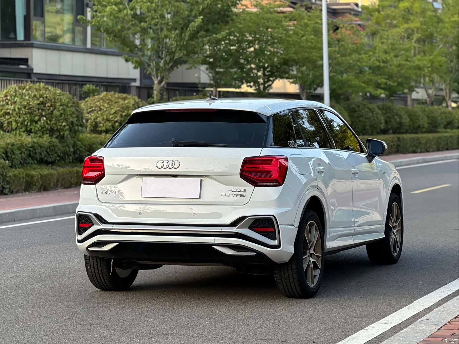 Audi Q2L, 2023 7
