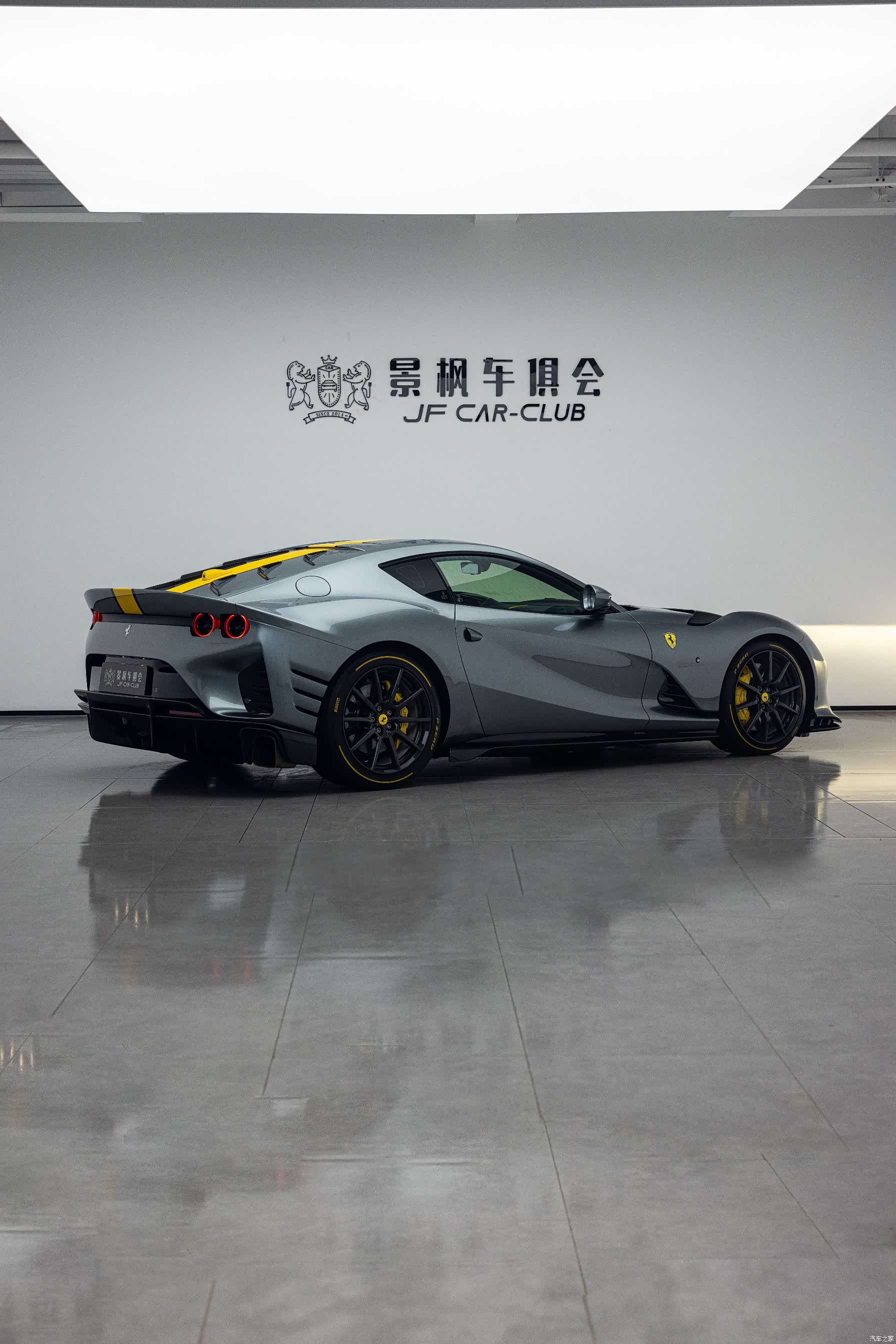 Ferrari 812, 2023 7