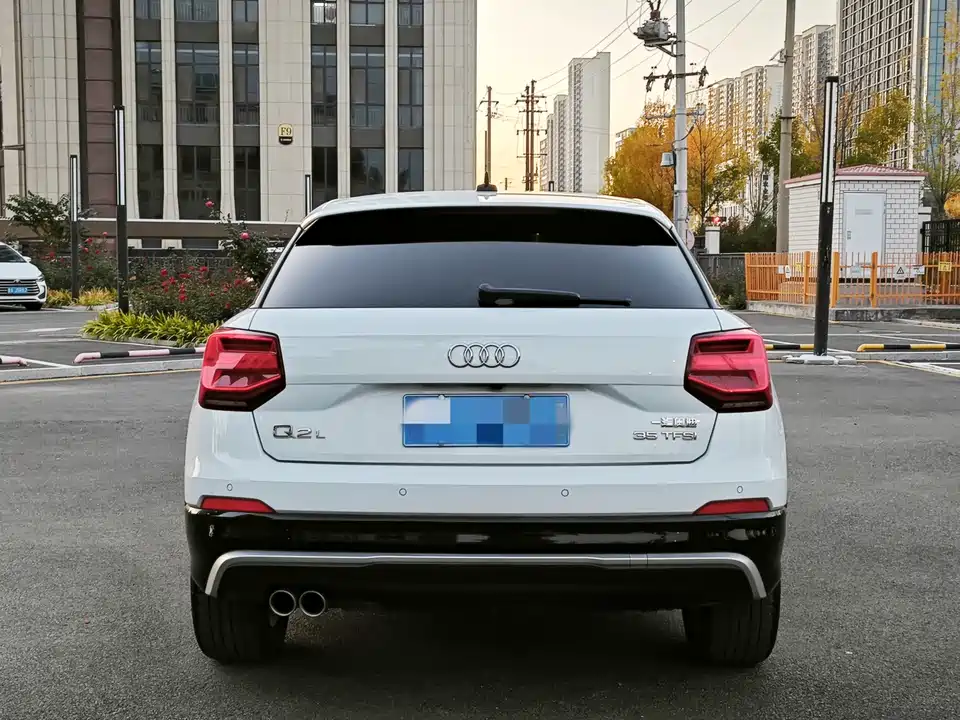 Audi Q2L