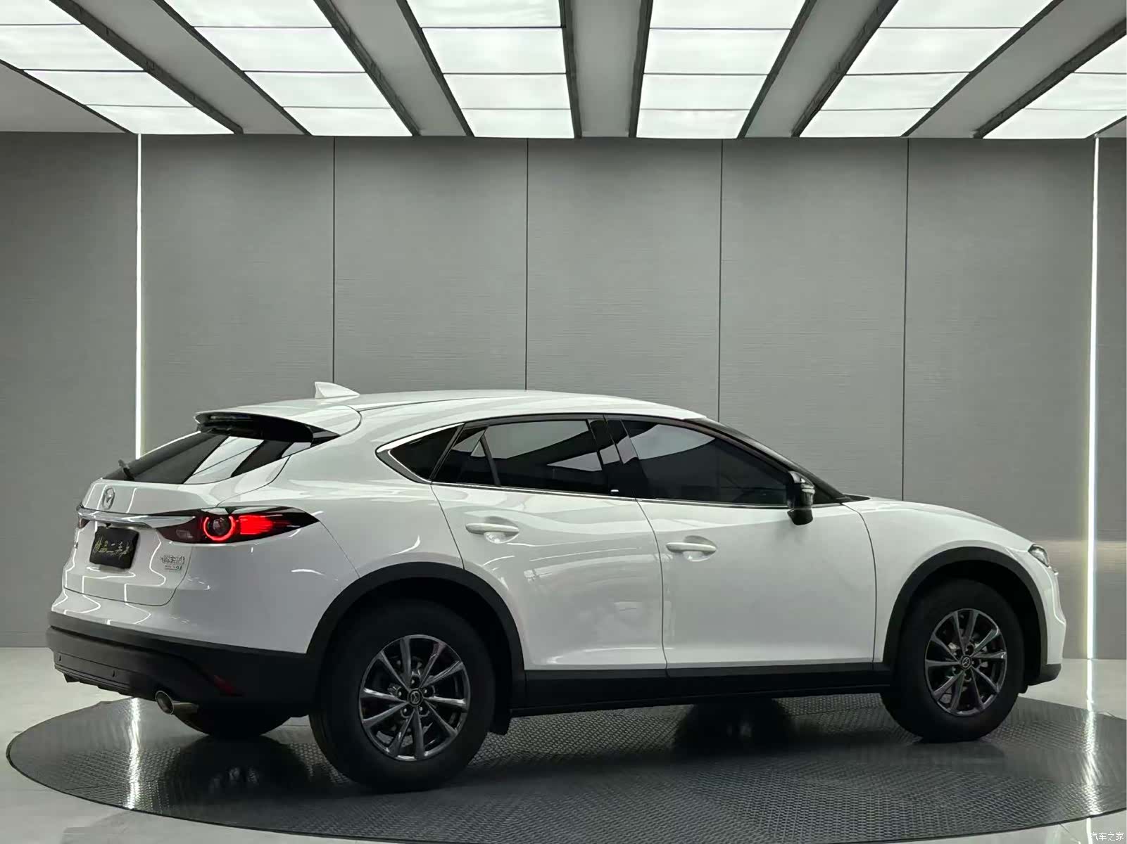 Mazda CX-4, 2023 все фото