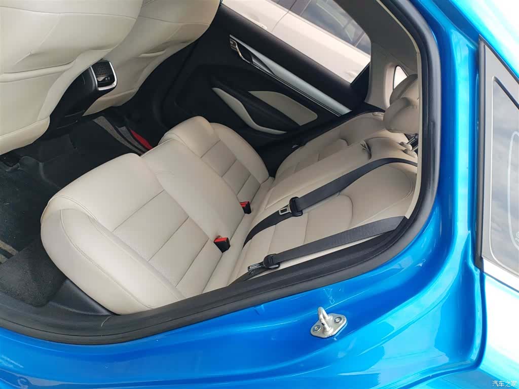 Geely Binray, 2018 13