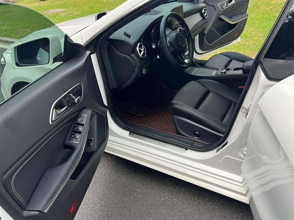 Mercedes-Benz CLA