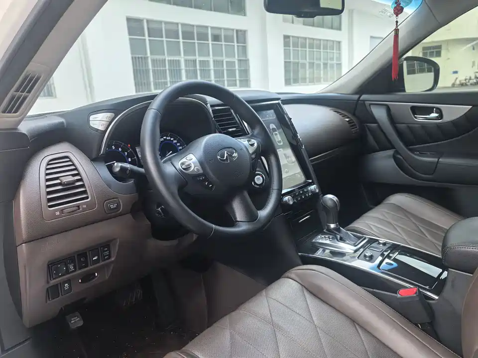 Infiniti QX70 Infiniti QX70