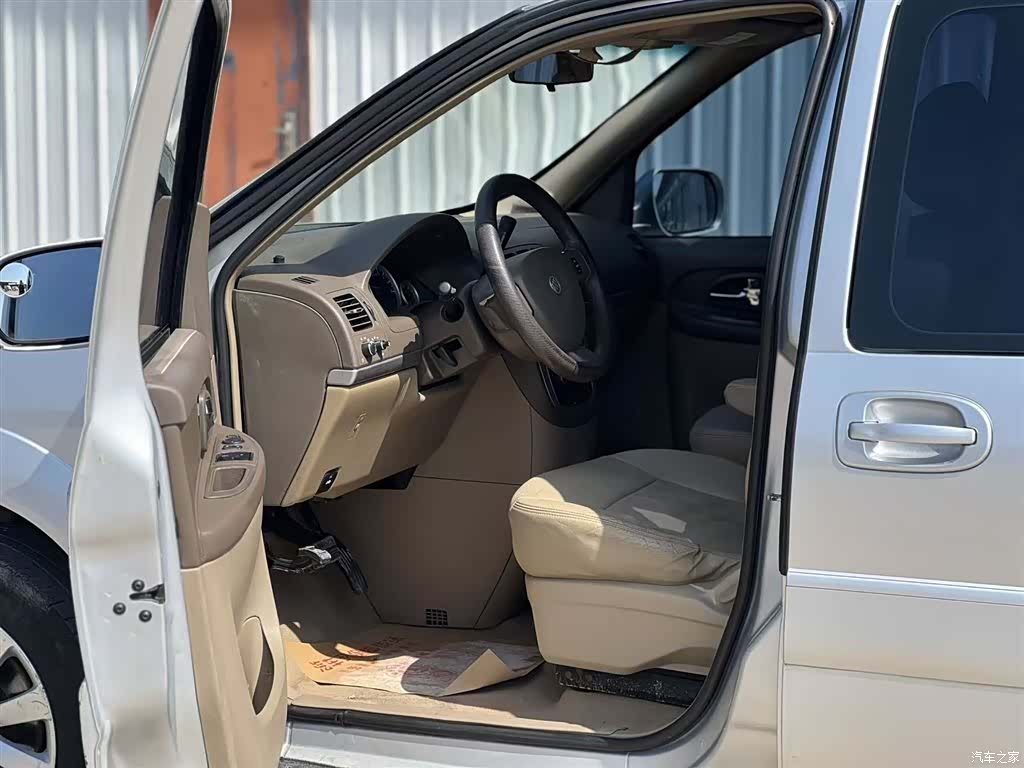 Buick GL8, 2014 9