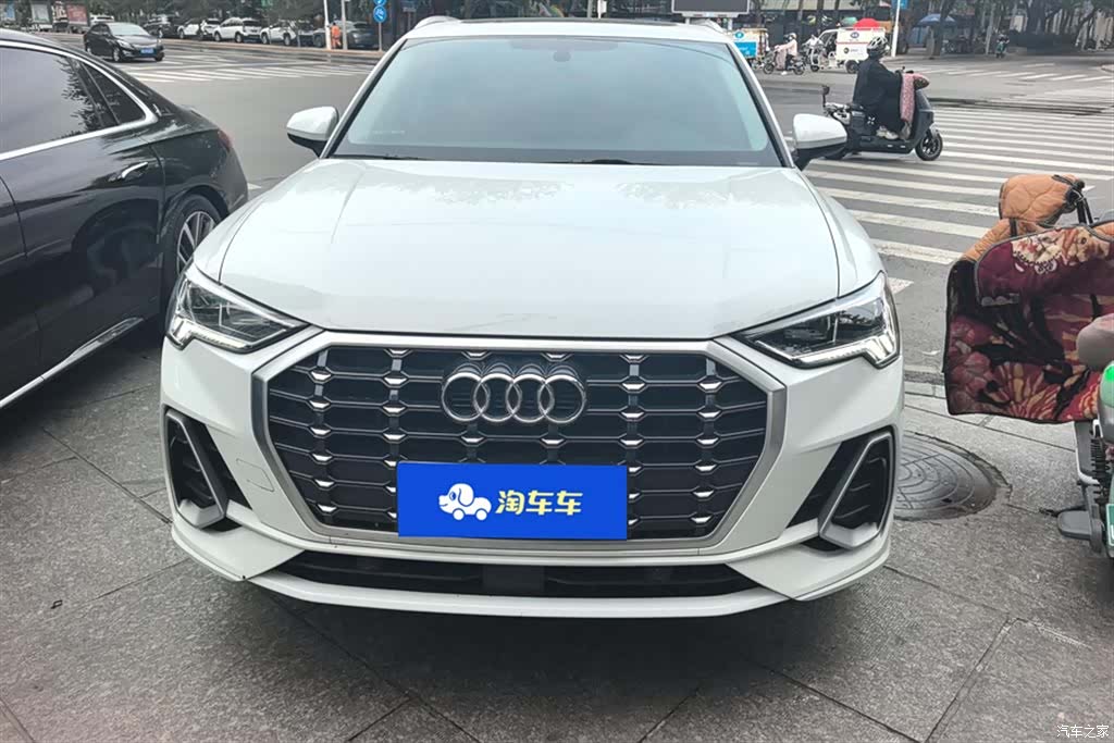 Audi Q3, 2022 2