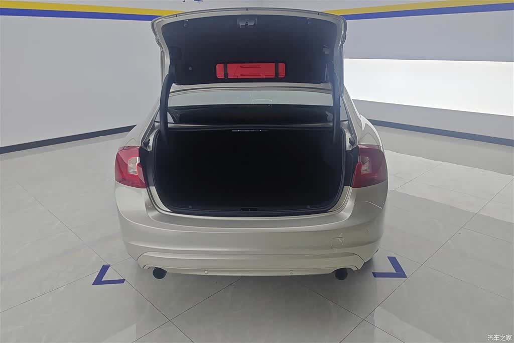 Volvo S60, 2019 4