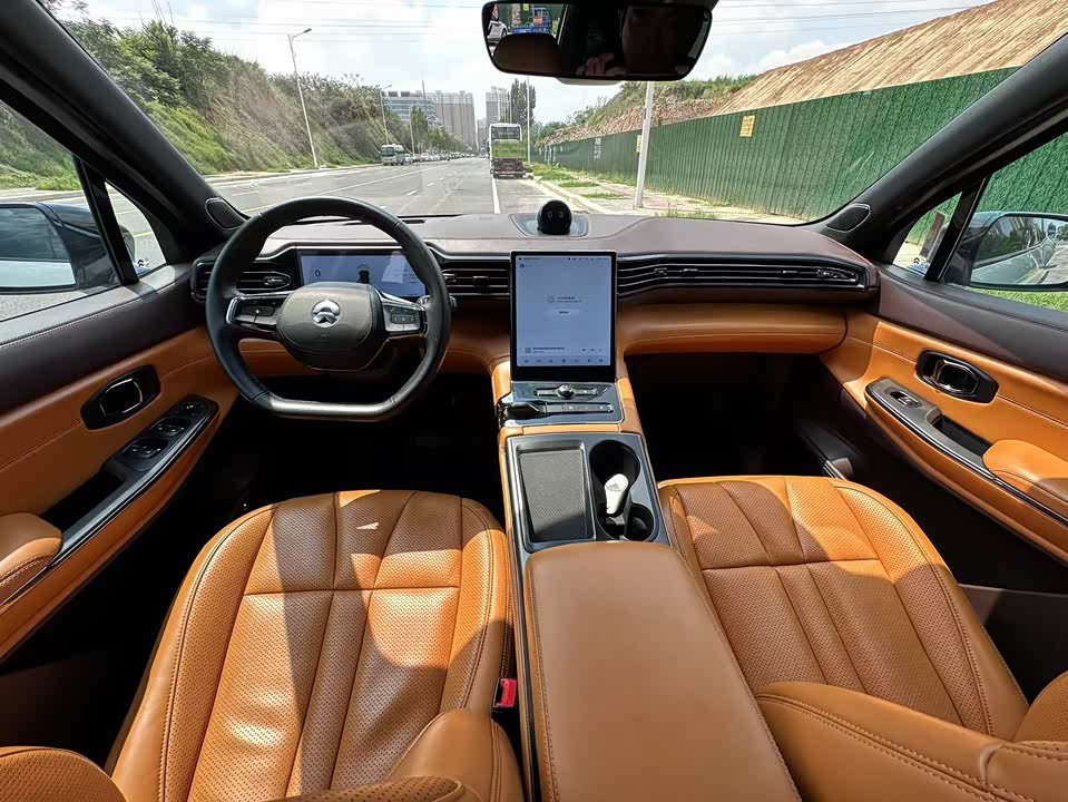 NIO ES8