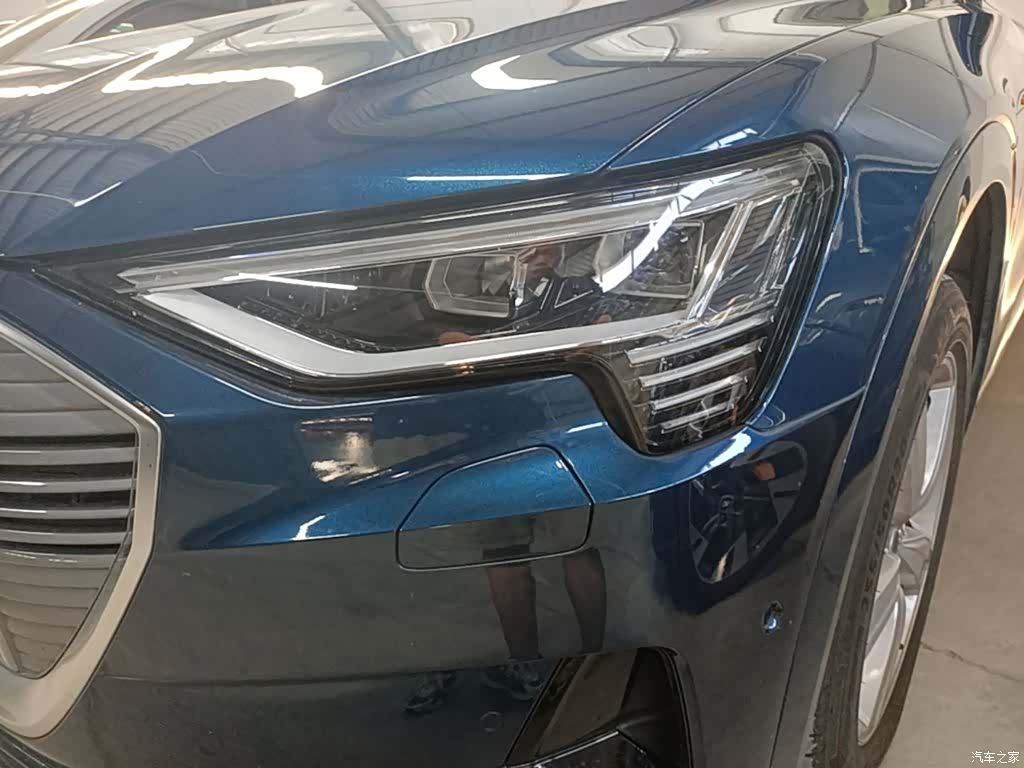 Audi e-tron, 2020 24