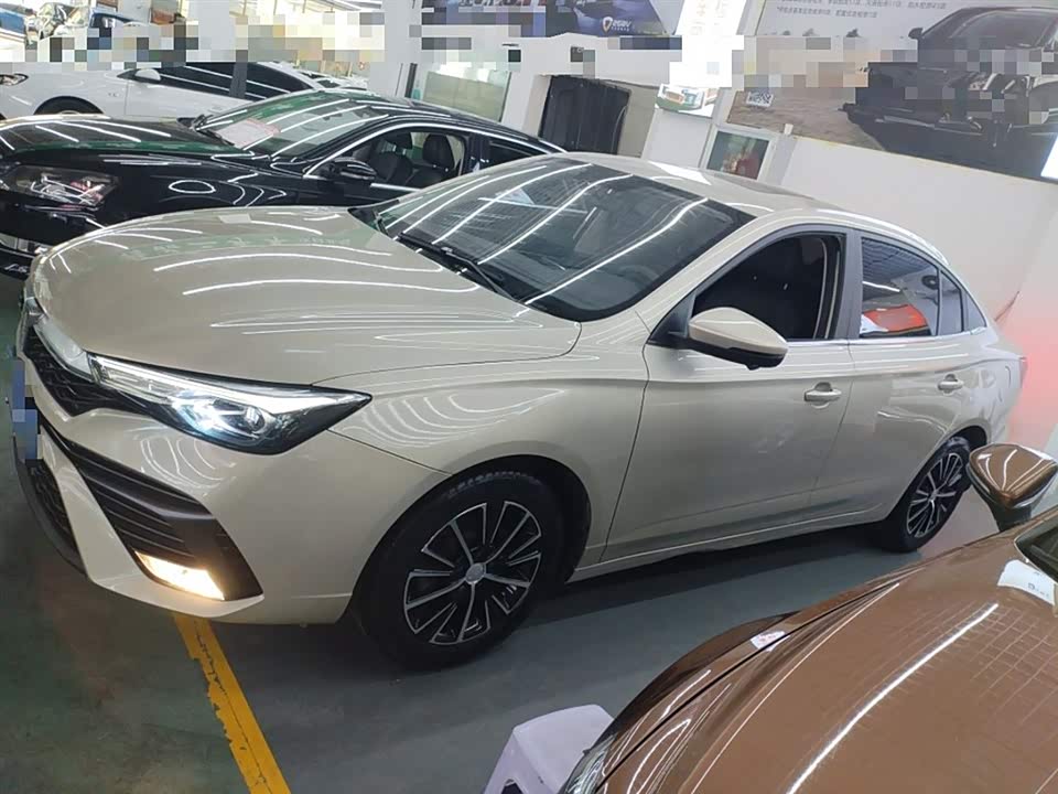 Roewe i5