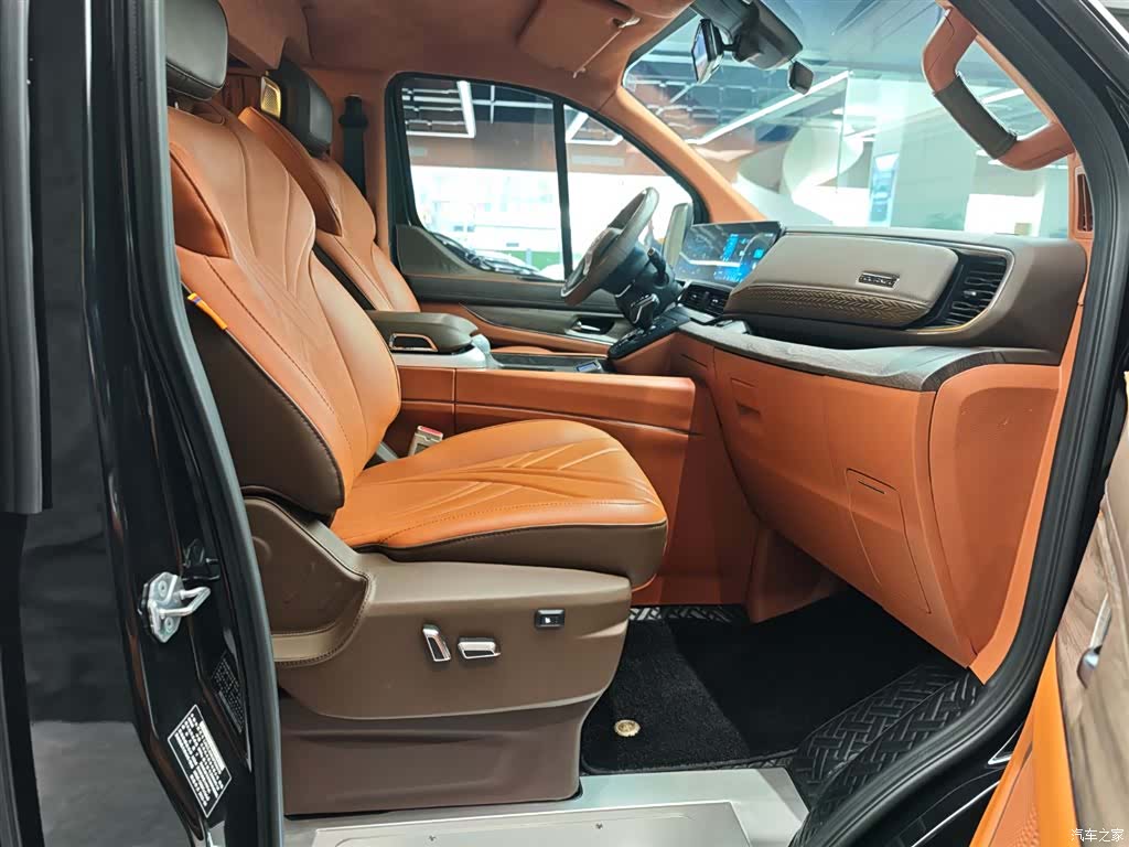 Ford Tourneo, 2024 11