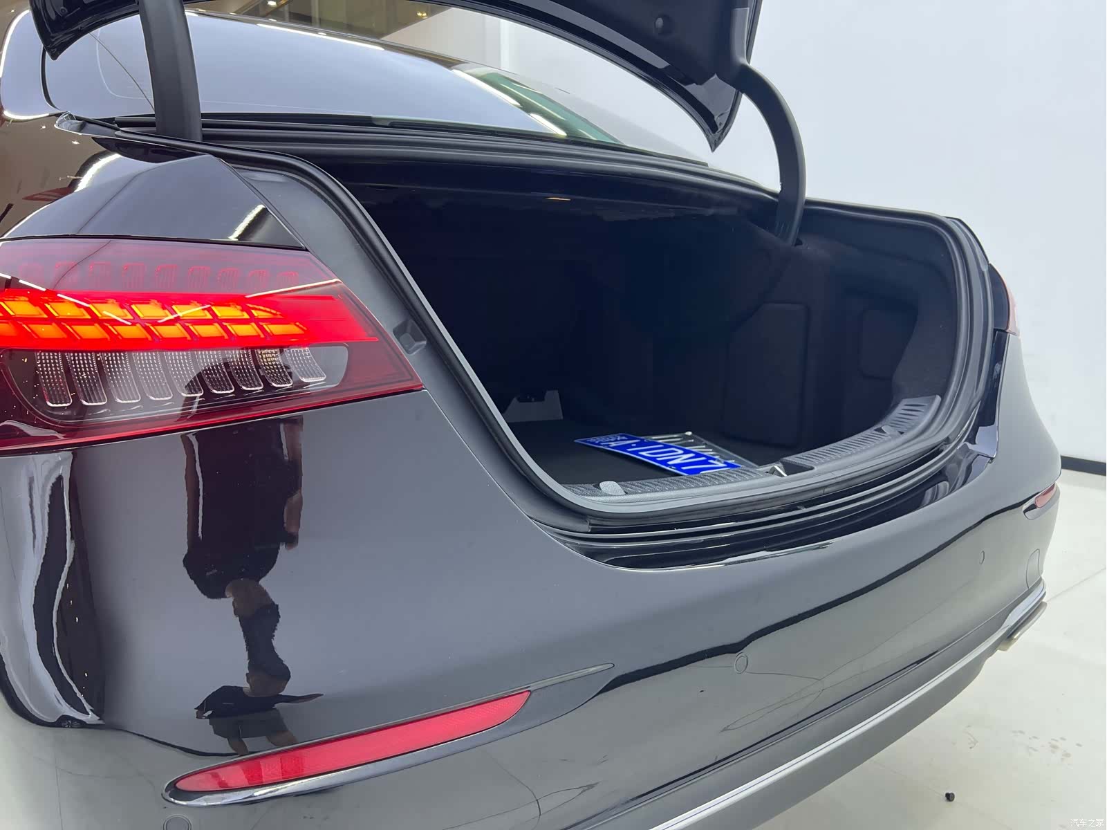 Mercedes-Benz E-Class, 2023 16