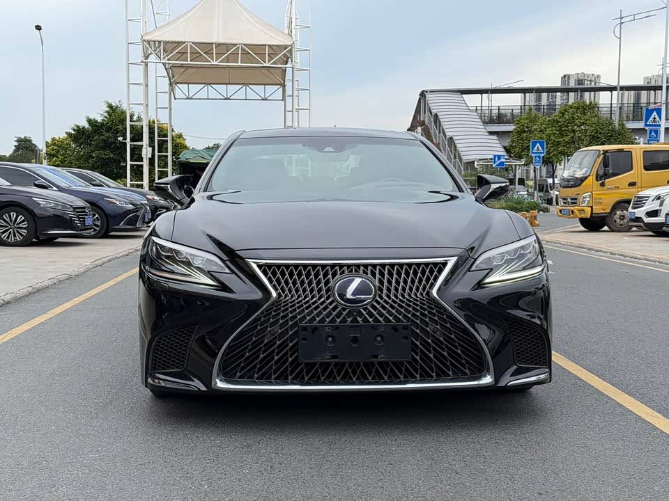 Lexus LS