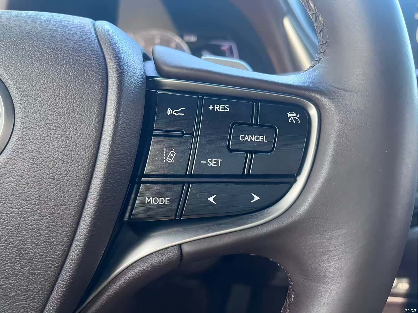 Lexus ES, 2019 9