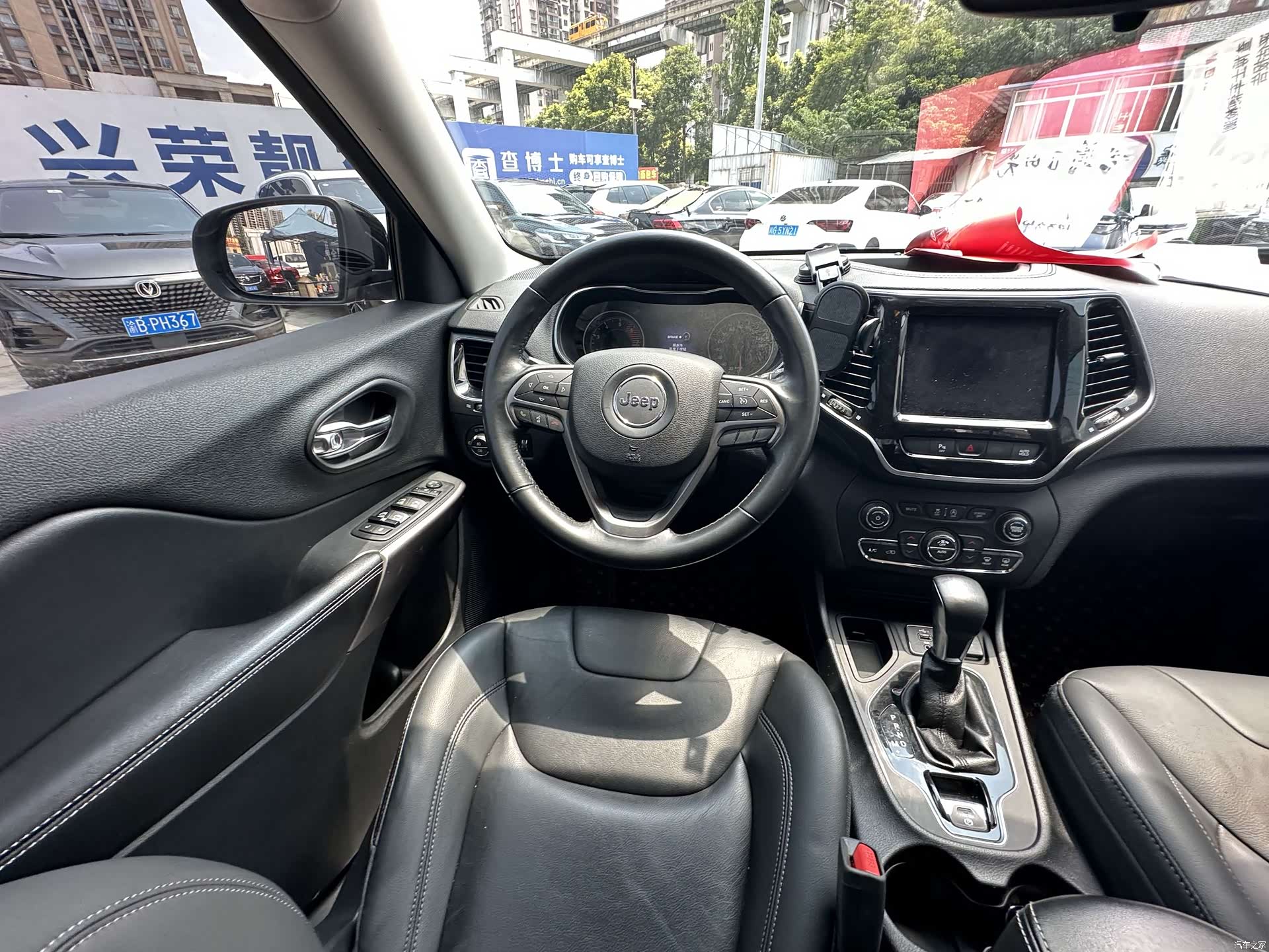 Jeep Cherokee, 2019 14