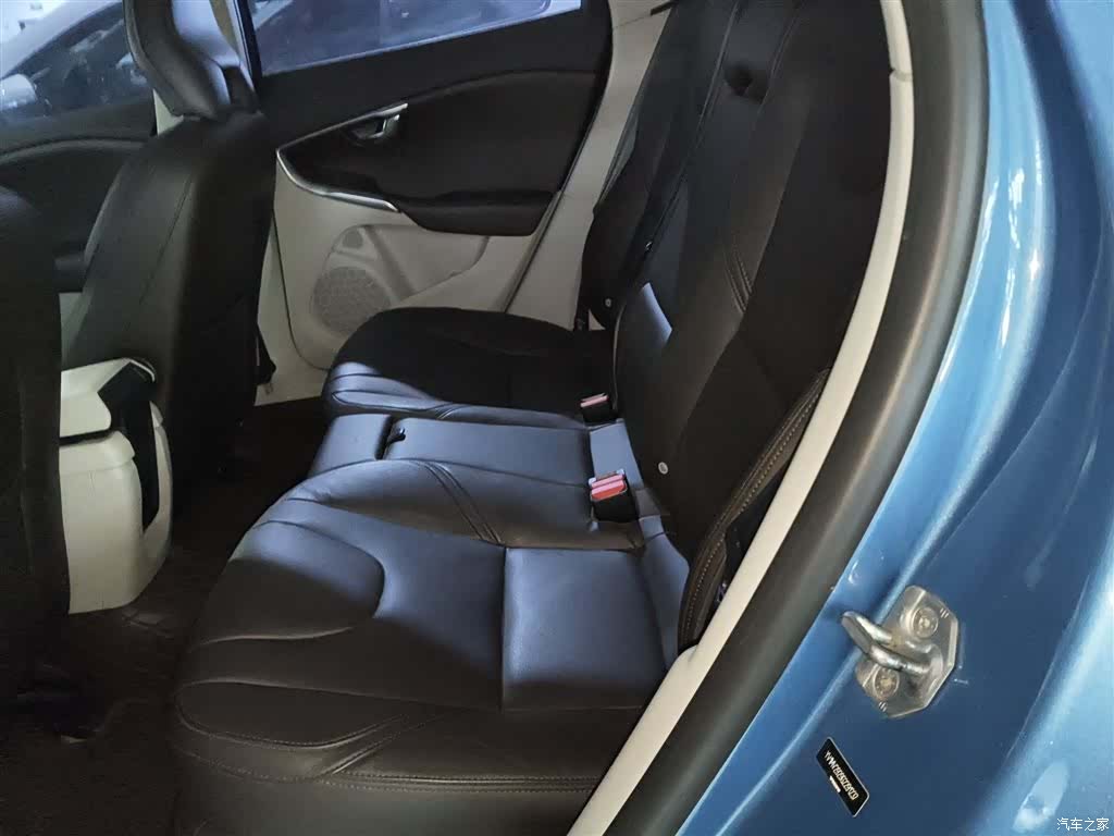 Volvo V40, 2016 13